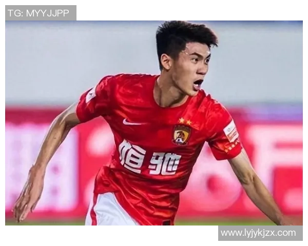 足球明星博鲁奇的传奇之路与辉煌成就揭秘