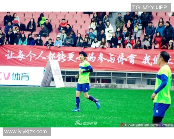 足球明星化身普通学生潜入校园体验真实校园生活的奇妙之旅 足球明星化身普通学生潜入校园体验真实校园生活的奇妙之旅