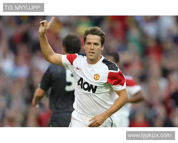 足球明星华丽着装进场引领时尚潮流展现个性魅力与运动精神