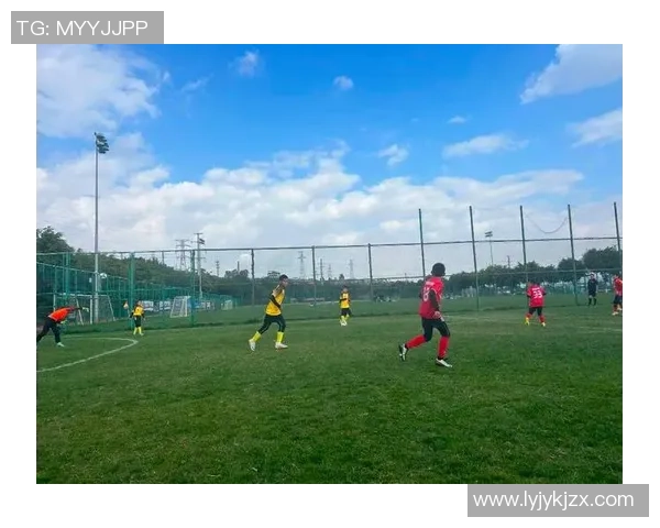 足球明星同框瞬间记录梦想与荣耀的时刻 足球明星同框瞬间记录梦想与荣耀的时刻