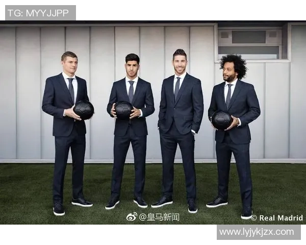 足球明星在场外的魅力西装搭配展现不同风格与个性