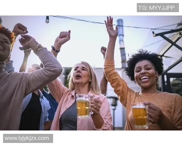 足球明星太太们齐聚赛场共享激情时刻与精彩瞬间 足球明星太太们齐聚赛场共享激情时刻与精彩瞬间