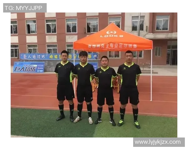 足球明星家庭生活揭秘精美图片展现他们的温馨时刻与亲情纽带