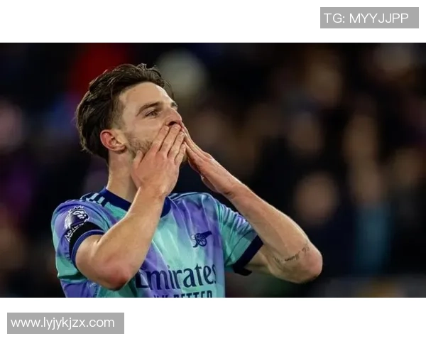 足球明星帅哥因违规行为遭禁赛引发球迷热议与媒体关注