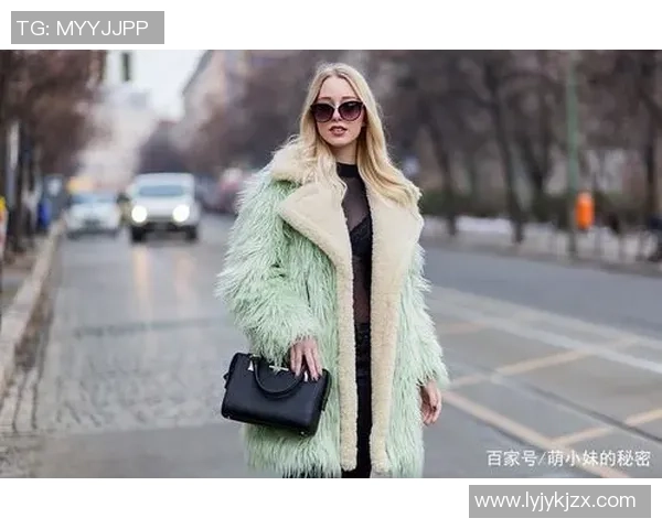 足球明星引领潮流穿搭潮牌时尚风潮展现个性魅力与运动精神