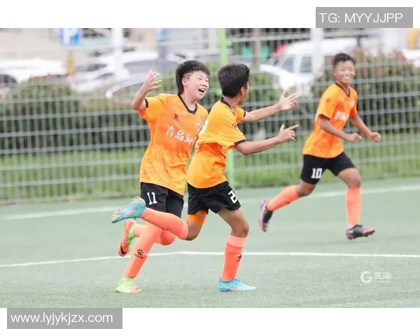 足球明星小哥哥的成长之路与场上风采揭秘