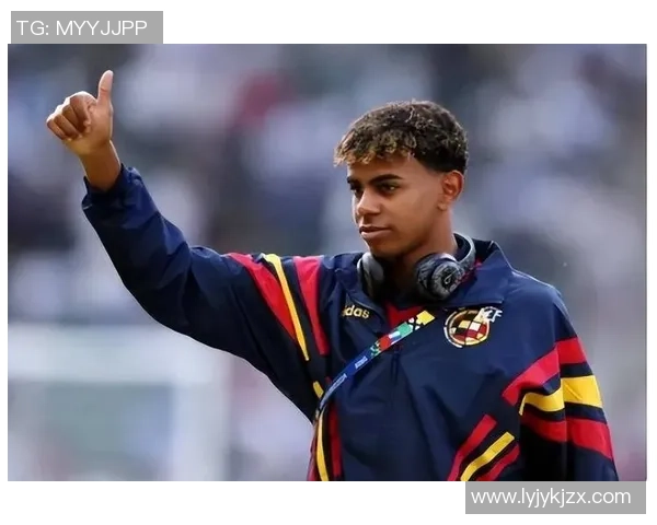 足球明星推荐的训练外套品牌助你提升运动表现与时尚品味