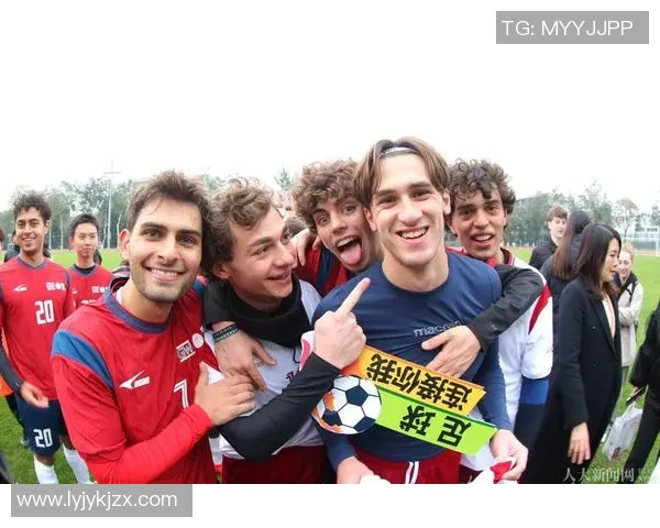 足球明星挑战普通话表达展现语言魅力与文化交流的精彩瞬间