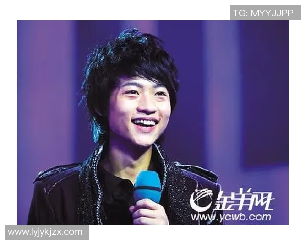 足球明星捧杯瞬间真实记录揭示背后不为人知的故事与荣耀