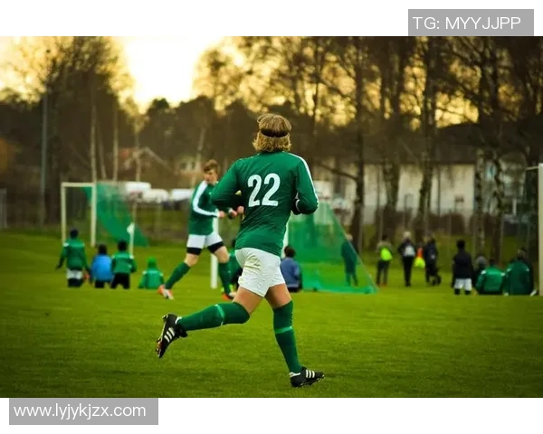 足球明星日常训练揭秘:如何保持巅峰状态与竞技水平 足球明星日常训练揭秘:如何保持巅峰状态与竞技水平