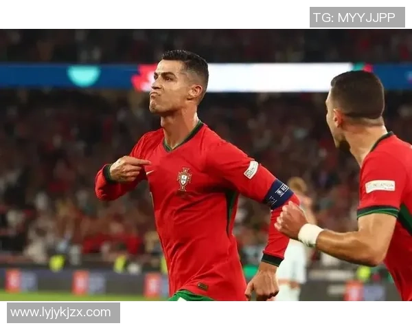 足球明星的平民生活照揭示他们不为人知的真实一面与奋斗历程