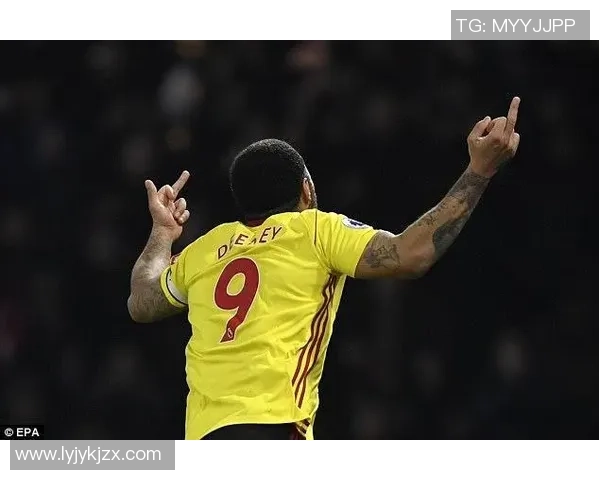 足球明星竖中指事件引发热议背后的真相与影响分析 足球明星竖中指事件引发热议背后的真相与影响分析