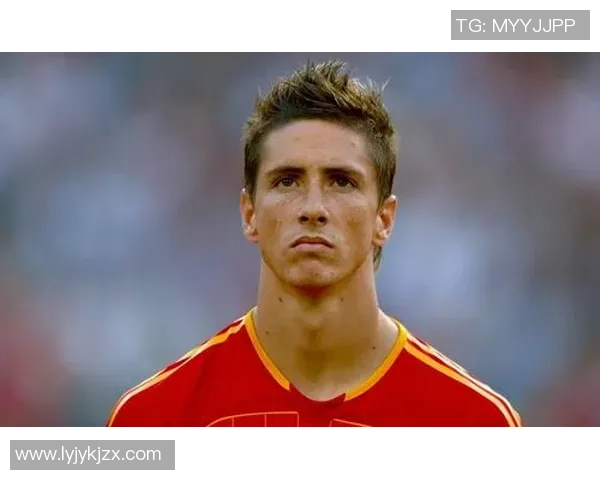 足球明星精彩射门瞬间壁纸尽在掌握尽情享受足球魅力与激情的视觉盛宴