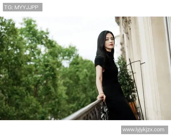 足球明星绿色发型女生展现个性魅力与时尚风采的完美结合 足球明星绿色发型女生展现个性魅力与时尚风采的完美结合