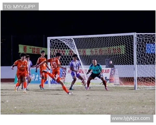 足球明星老将重返赛场激情对决展现传奇风采与青春活力的碰撞